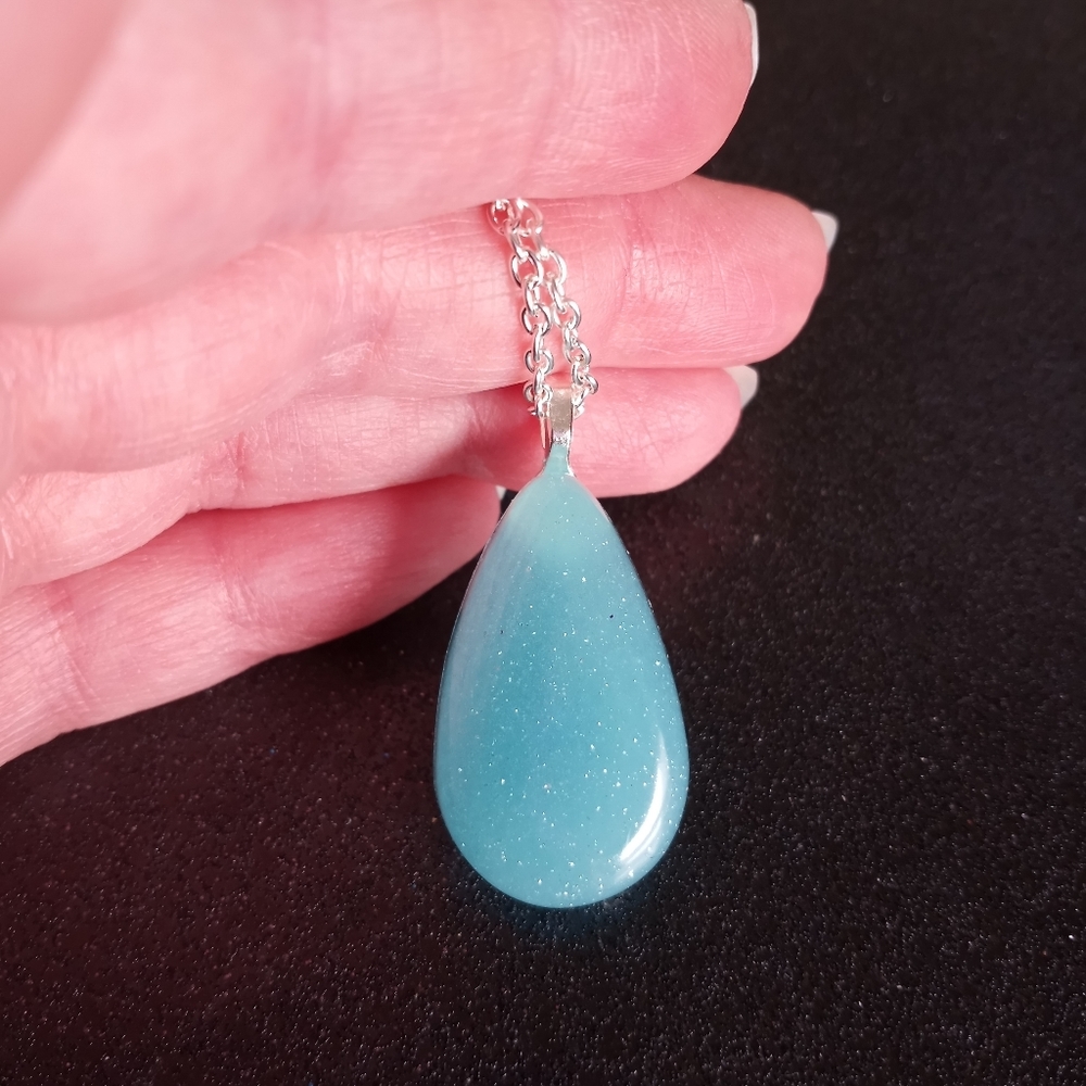 Blue shimmery glow in the dark teardrop earrings and necklace jewelry set - Picture 7 of 8
